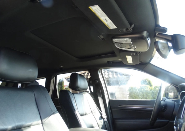 Jeep Grand Cherokee cena 75900 przebieg: 102000, rok produkcji 2018 z Białystok małe 379